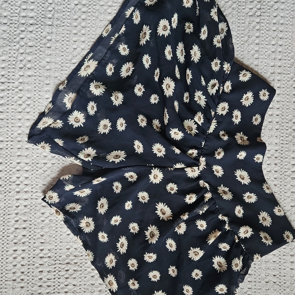 Short skirt - Picture 3 of 3